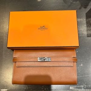 Unused vintage. Hermés Paris wallet. Fully authentic with original packaging.